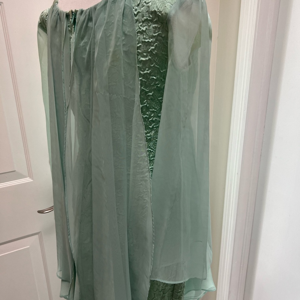 Stunning Satin Bodicon Dress with Beaded Bust&Flowing Chiffon Accents - Picture 8 of 15